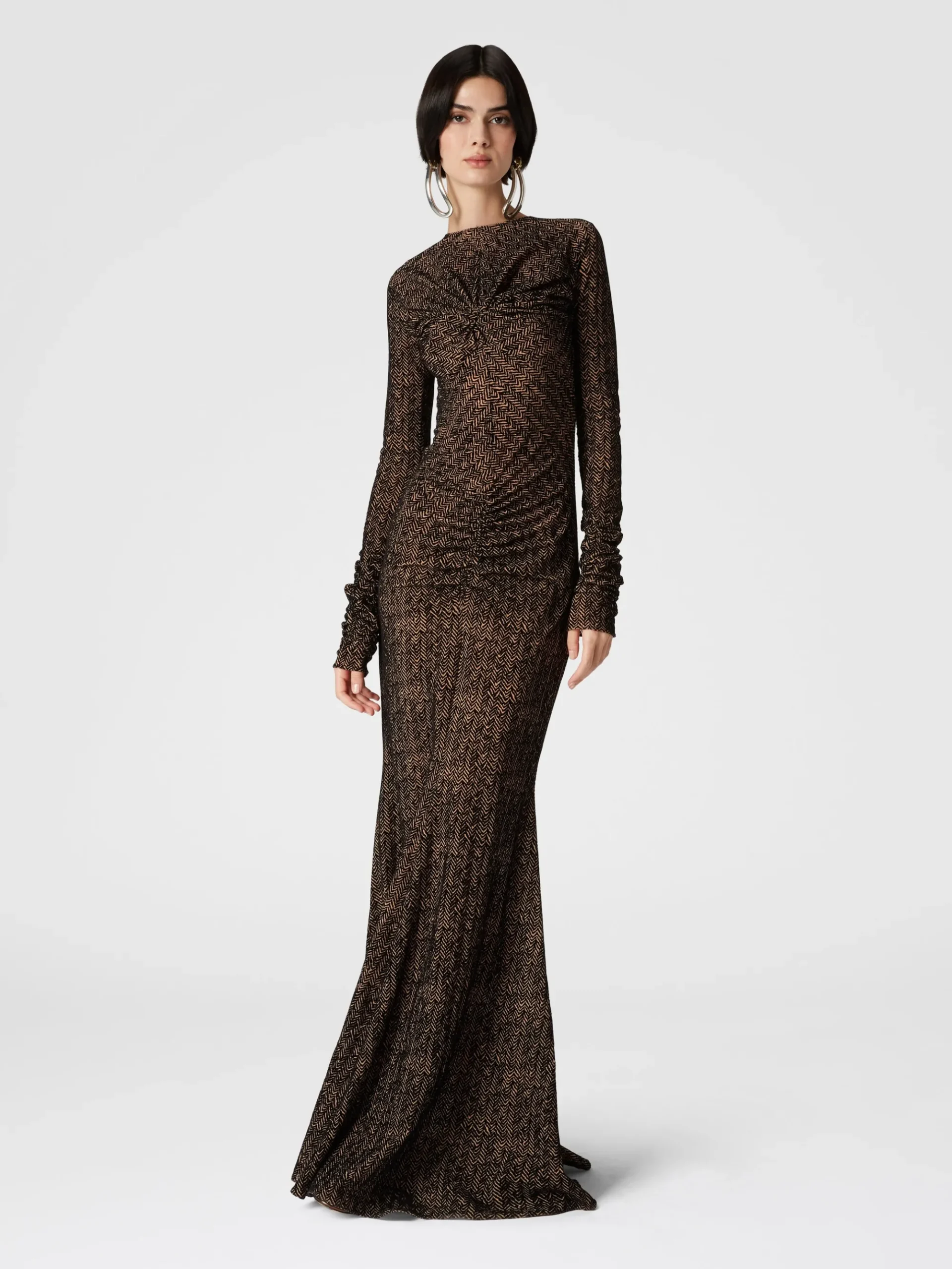 Abito lungo in tulle con arricciature