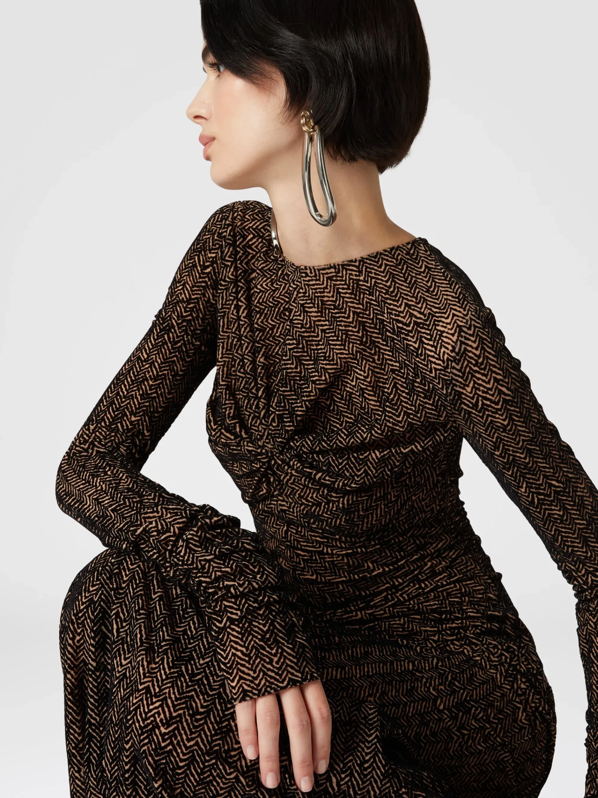 Abito lungo in tulle con arricciature