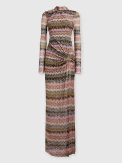 Abito lungo in viscosa chevron e lurex con dettaglio cut out