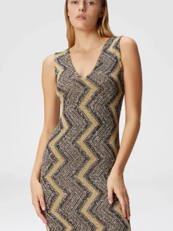 Abito lungo zig zag con profonda scollatura e paillettes