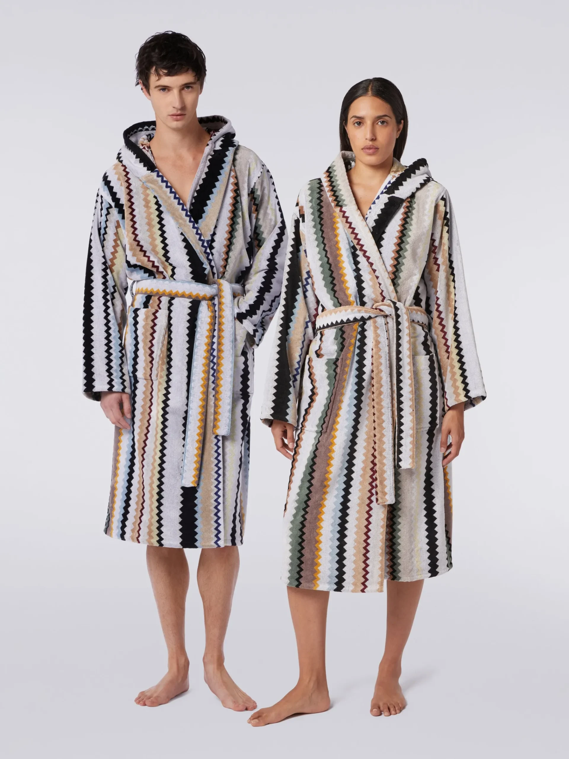 Accappatoio lungo con cappuccio Curt in spugna di cotone chevron