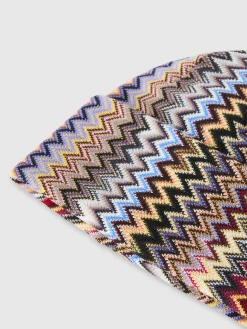 Beanie in lana con zig zag verticali