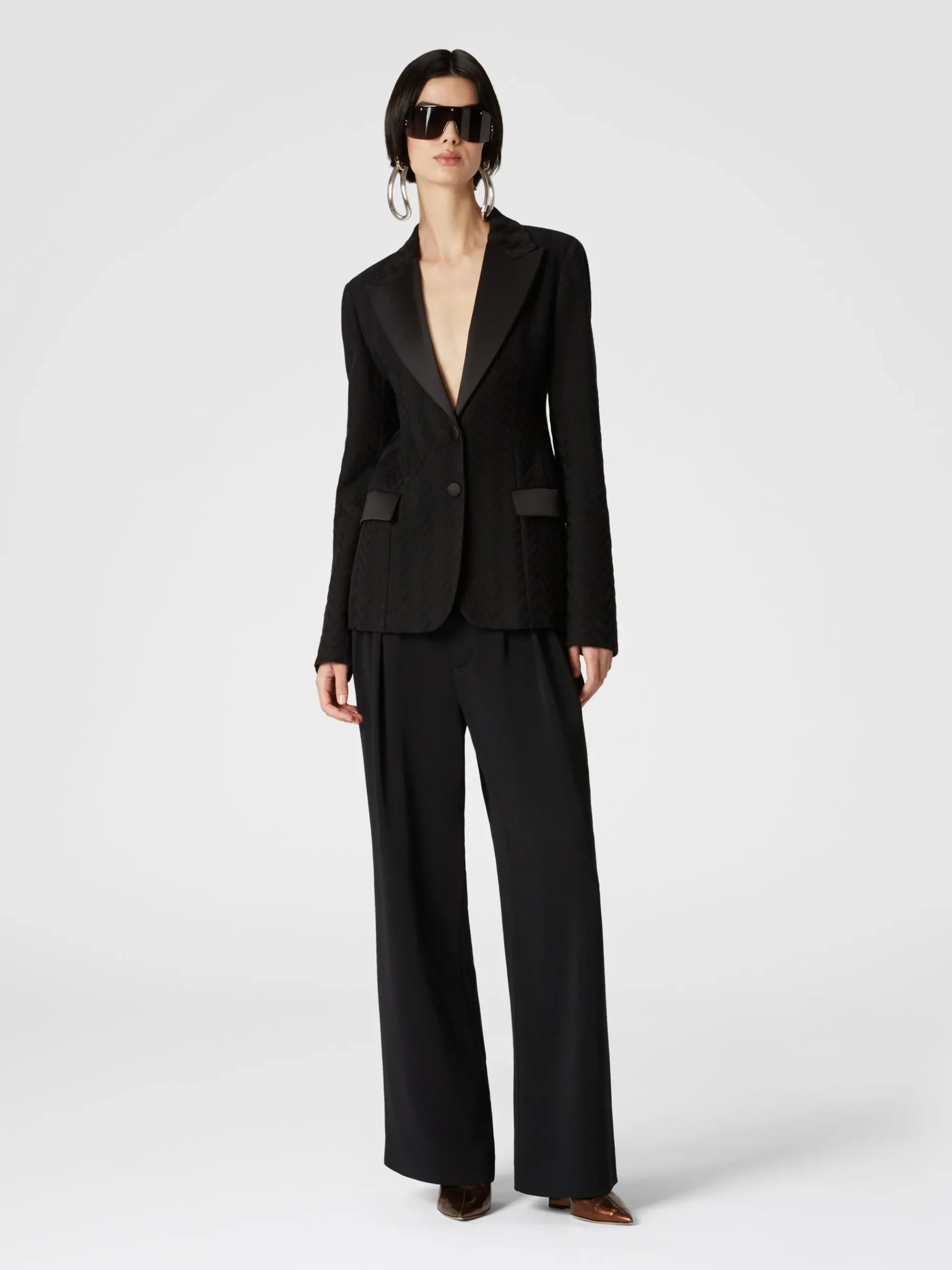 Blazer chevron con dettagli in raso