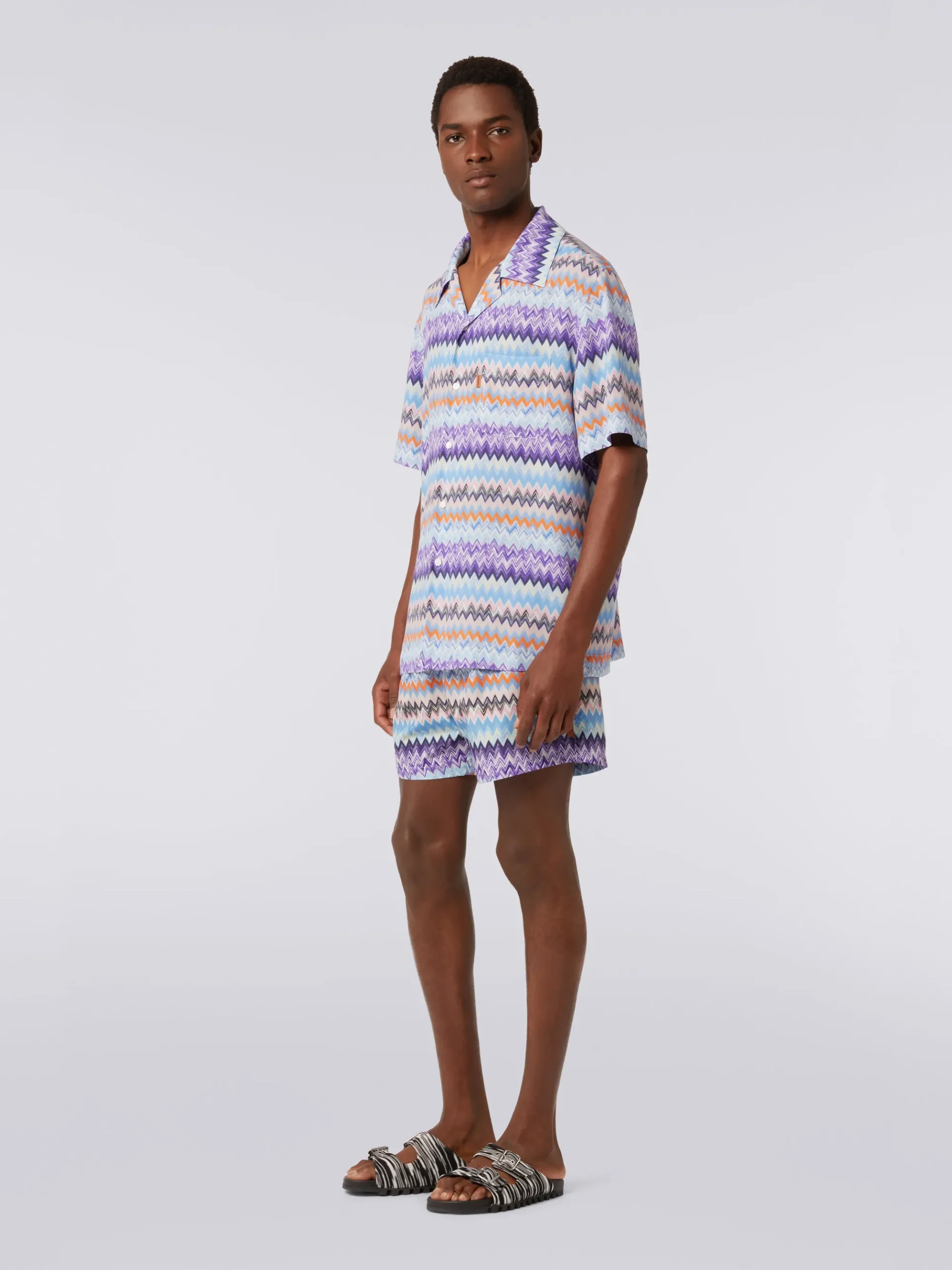 Camicia a maniche corte modello bowling in viscosa chevron