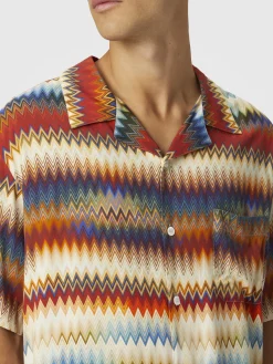 Camicia bowling con stampa micro zig zag sfumata e taschino
