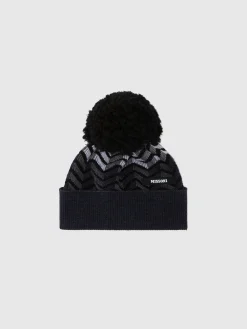Cappello in lana vergine zig zag con logo e pon pon
