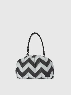 Clutch in tessuto zig zag con tracolla remobile