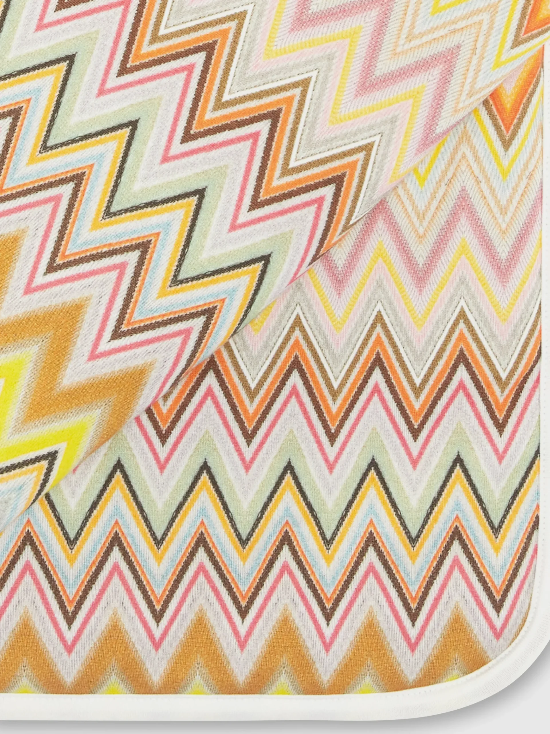 Coperta in cotone stretch zig zag con profili a contrasto