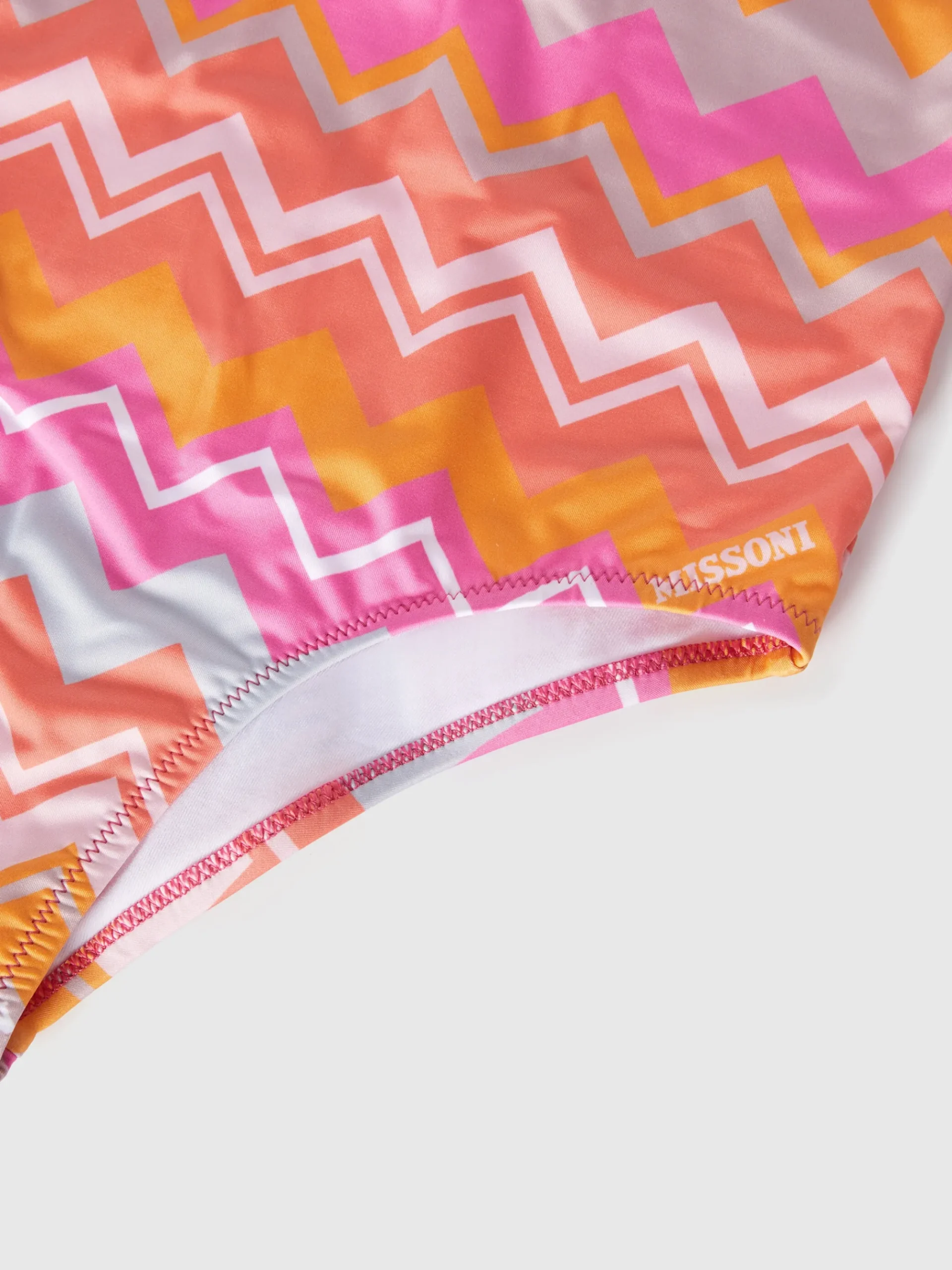Costume intero stampa zig zag con logo