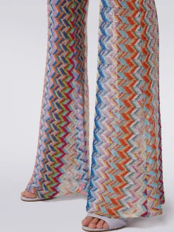 Pantaloni con fondo svasato e lurex