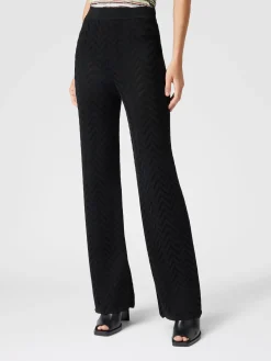 Pantaloni dritti motivo chevron tono su tono