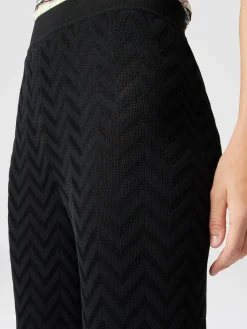 Pantaloni dritti motivo chevron tono su tono
