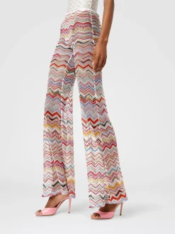 Pantaloni svasati in crochet zig zag con lurex