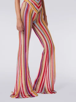 Pantaloni svasati in crochet rigato