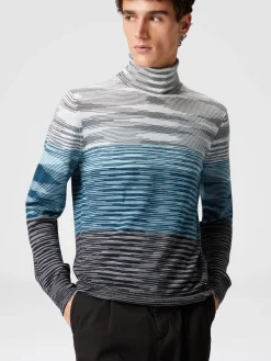 Pullover a collo alto in lana fiammata
