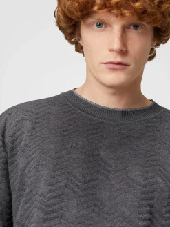 Pullover girocollo in lana con chevron tono su tono