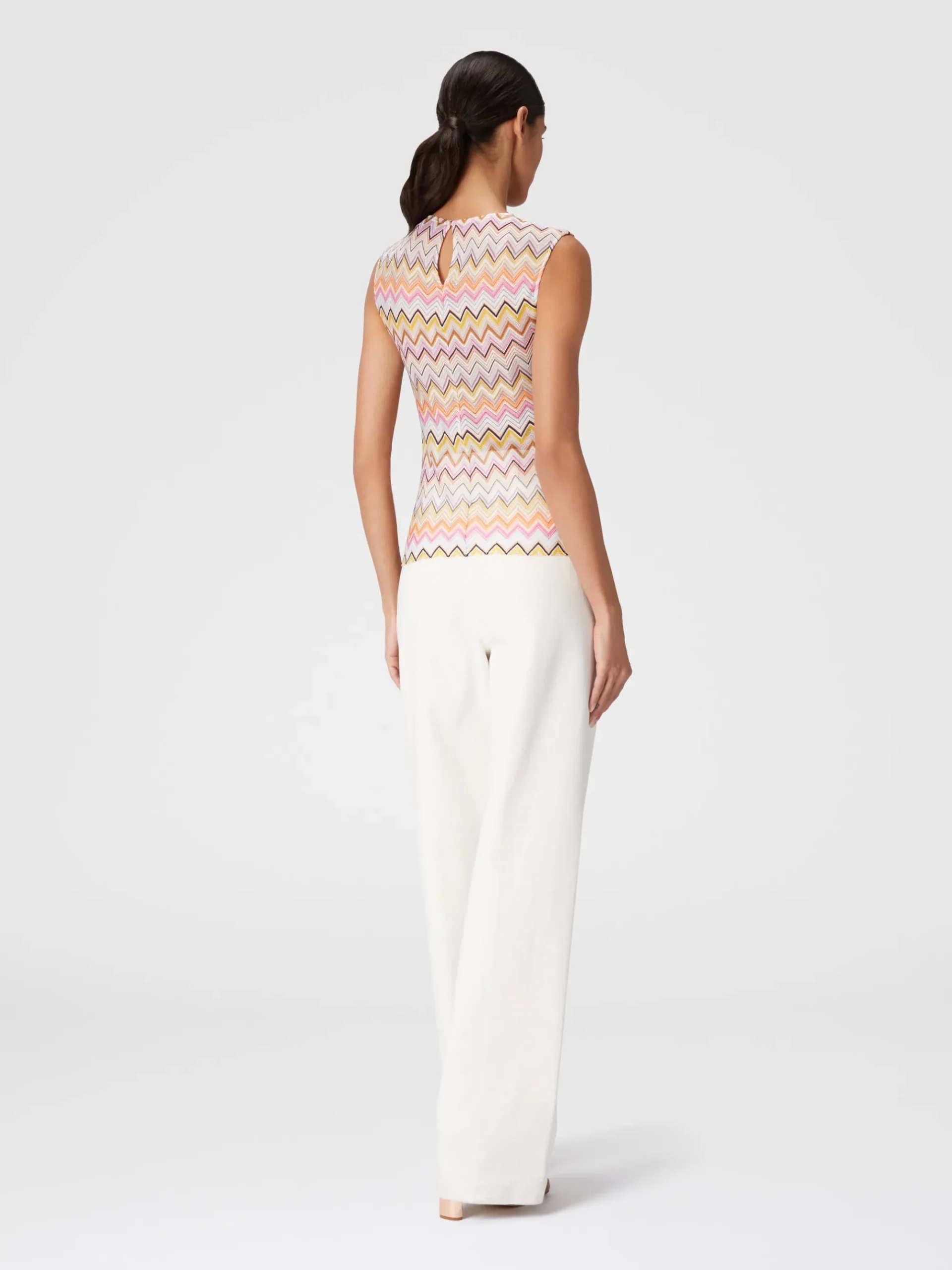 Top senza maniche con scollatura arricciata