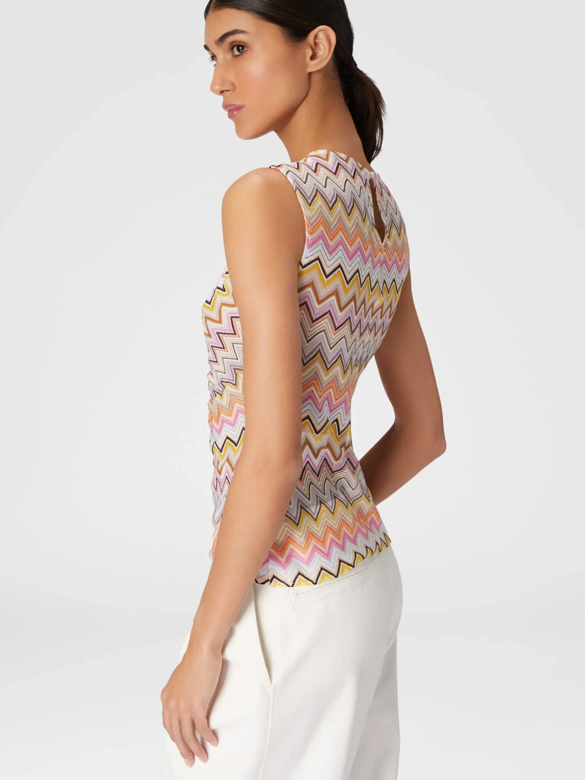 Top senza maniche con scollatura arricciata