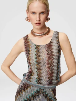 Top smanicato con motivo zig zag fiammato lamé