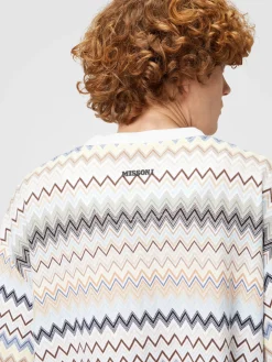 T-shirt con motivo zig zag e logo posteriore