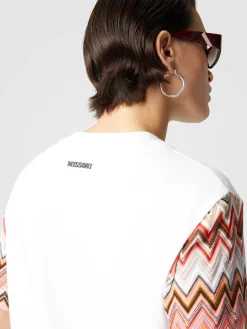 T-shirt girocollo con maniche in maglia zig zag