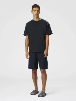 T-shirt girocollo in cotone con inserti chevron sulle spalle
